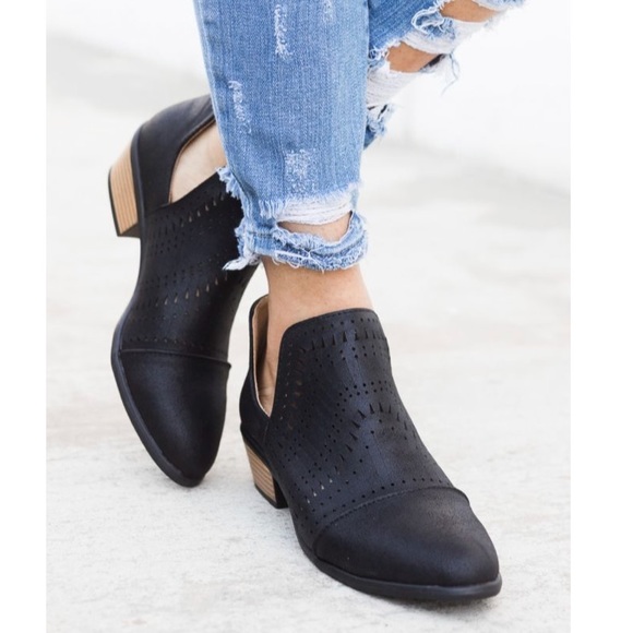 LAST 1🖤cutout ankle booties black tan low heel - Picture 4 of 7